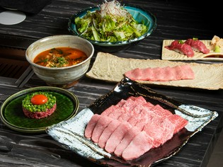 黒毛和牛メス牛を中心に、折々の旨い肉を確かな目利きで仕入れる