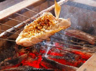 焼き目の香ばしさが格別！　紀州備長炭で焼き上げる『焼き魚』