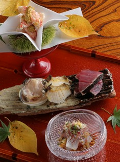 日本各地から産直仕入れする旬魚介、季節の野菜、銘柄肉
