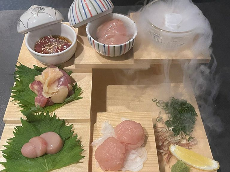 鮮度抜群。朝挽き「松風地鶏」を満喫