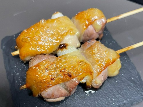 シンプルに鶏の旨みを楽しむ王道の串焼き
