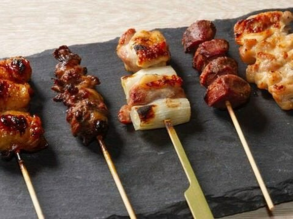 当店自慢の水炊きに加え、季節のスープや前菜、デザートが味わえる水炊きコース。