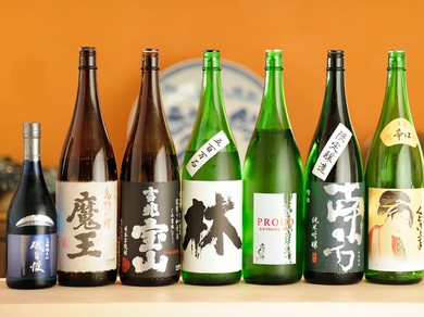 鮨に合わせ純米酒を中心に、10種類ほど用意