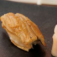 国産穴子を使い、最後のひと刷けは自家製のツメ『煮穴子』