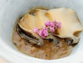 鮑も肝ソースも、最後まで味わいつくす『活鮑の肝ソース』