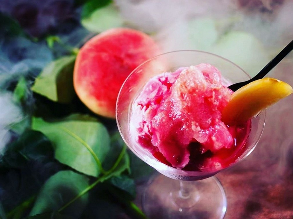 ゲストが想像する一歩先ゆくカクテルを提供