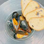Mussels steamed in white wine/butter garic