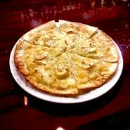 No kiss no life Garlic cheese pizza