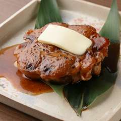 食べごたえ抜群！バター醤油で味わう『鮪テールステーキ』