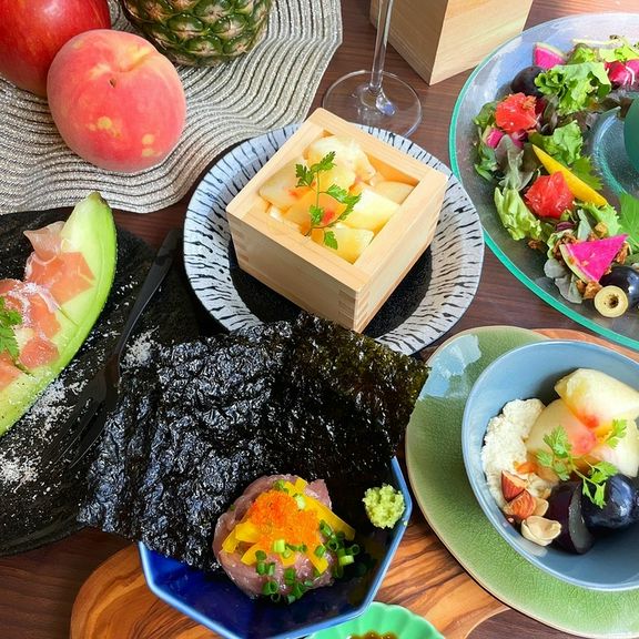 季節野菜や果物を使った彩豊かなお料理