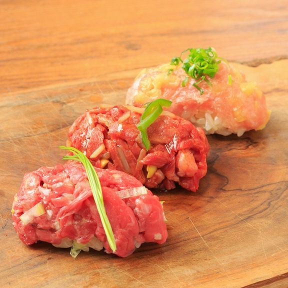 おはぎ(ネギ塩ユッケ・プルコギ・生海老トムヤムクン)