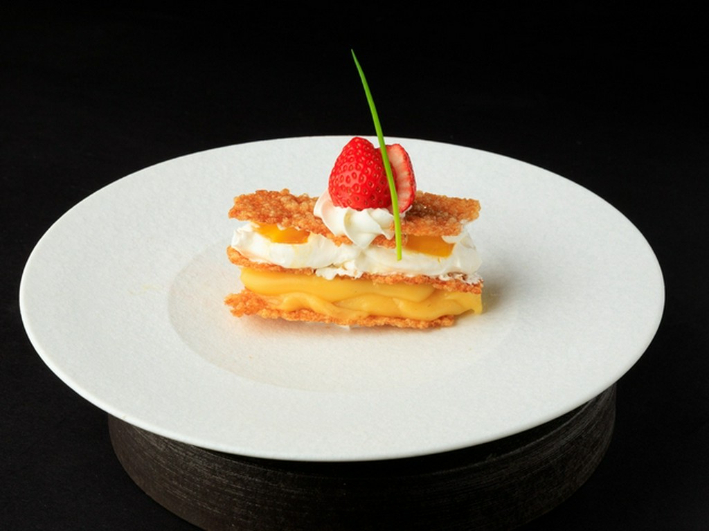 ＜甘味＞フルーツとクリームのシャリフィーユ