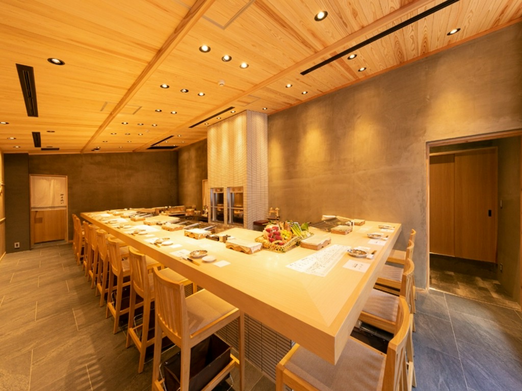 1階カウンター席