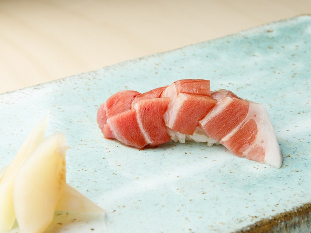 本まぐろ　大トロ握り