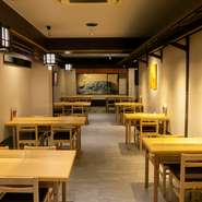 京都旅行の一幕で一味違った食事を演出したい場面に最適なお店。接待や友人との和やかな食事にもオススメです。くつろぎの空間でおいしい鰻を味わいながら、会話を弾ませてみませんか。