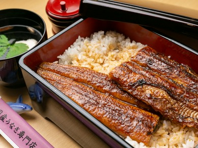 大サイズの国産鰻を使用。豪華賢覧『特上うな壽』