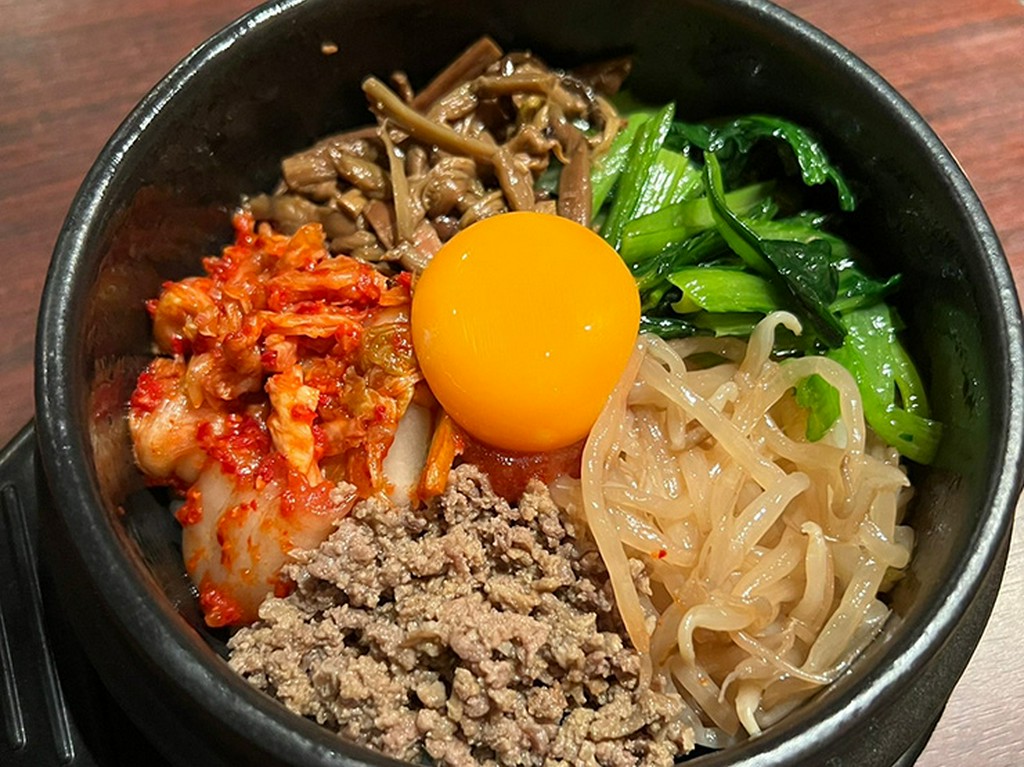 焼肉以外にも一品からご飯物、デザートまでメニューが豊富