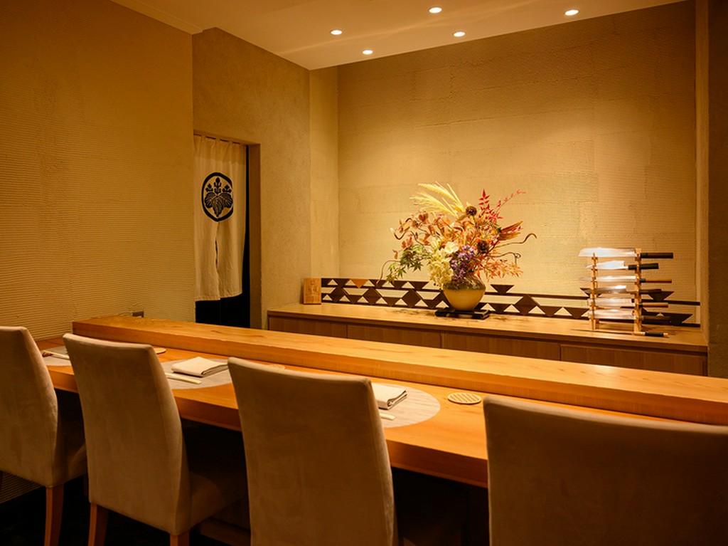 美酒と美食を楽しむ贅沢な時間を、二人だけの思い出に