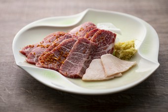 鍋前にぜひ！熊本から空輸仕入れする『特鮮馬刺し』2～3人前