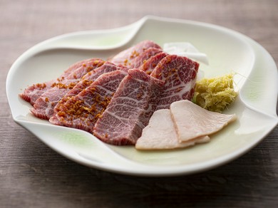 鍋前にぜひ！熊本から空輸仕入れする『特鮮馬刺し』2～3人前