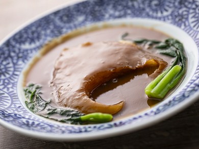 とろける食感と味わい。コラーゲンたっぷりの『フカヒレの姿煮』