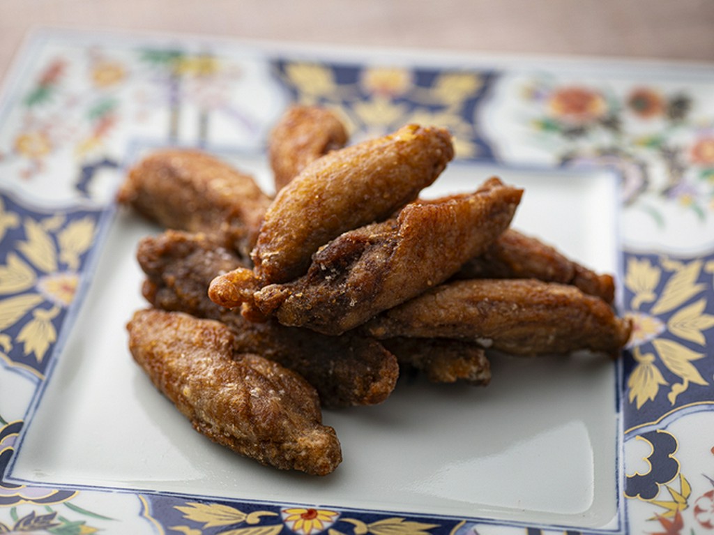 何度でも食べたいおいしさ！『手羽先の唐揚げ』1皿10本