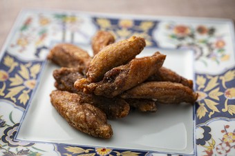 何度でも食べたいおいしさ！『手羽先の唐揚げ』1皿10本