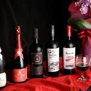 ワイン通注目のモルドバワインと和食のマリアージュを楽しめるのも、【里海里山】の魅力。スパークリングと赤ワインはモルドバ産中心、白ワインは日本ワインを中心に取り揃えています。各々、ボトルで提供。