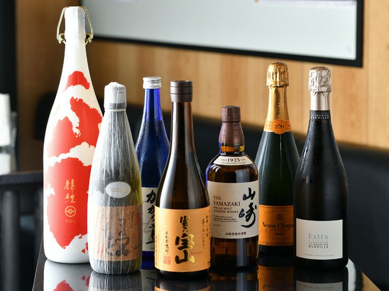 全国より選び抜かれた美酒。都内では希少な一本の姿も