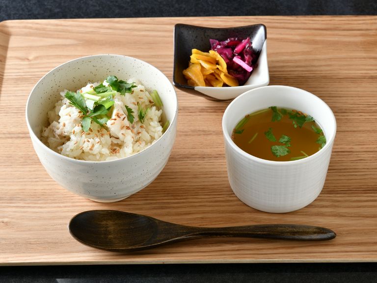 良質な素材を掛け合わせた『鯛めし（お新香・茶出汁付）』