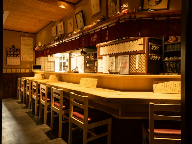 お一人様も気兼ねなく利用できるカウンター席