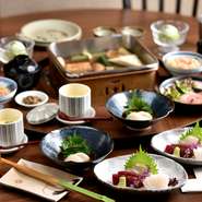 5名様以上のご予約を希望の場合は、お電話にて店舗までお問い合わせください。
※お飲み物代とお通し代は別となっております。 
※コースは２時間制とさせていただいております。