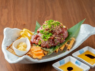 新鮮で上質な『馬刺し』や『博多もつ鍋』用の国産牛小腸