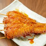 看板メニューの『とめ手羽』を快適に食べてもらうため工夫