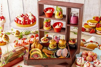 5種のグリルと各種セイボリーを楽しむ「お肉アフタヌーンティーwithストロベリースイーツ」