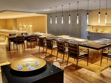 長さ13メートルにも及ぶお寿司のカウンター