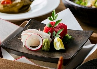 旬の食材をふんだんに盛り込み季節を感じる会席