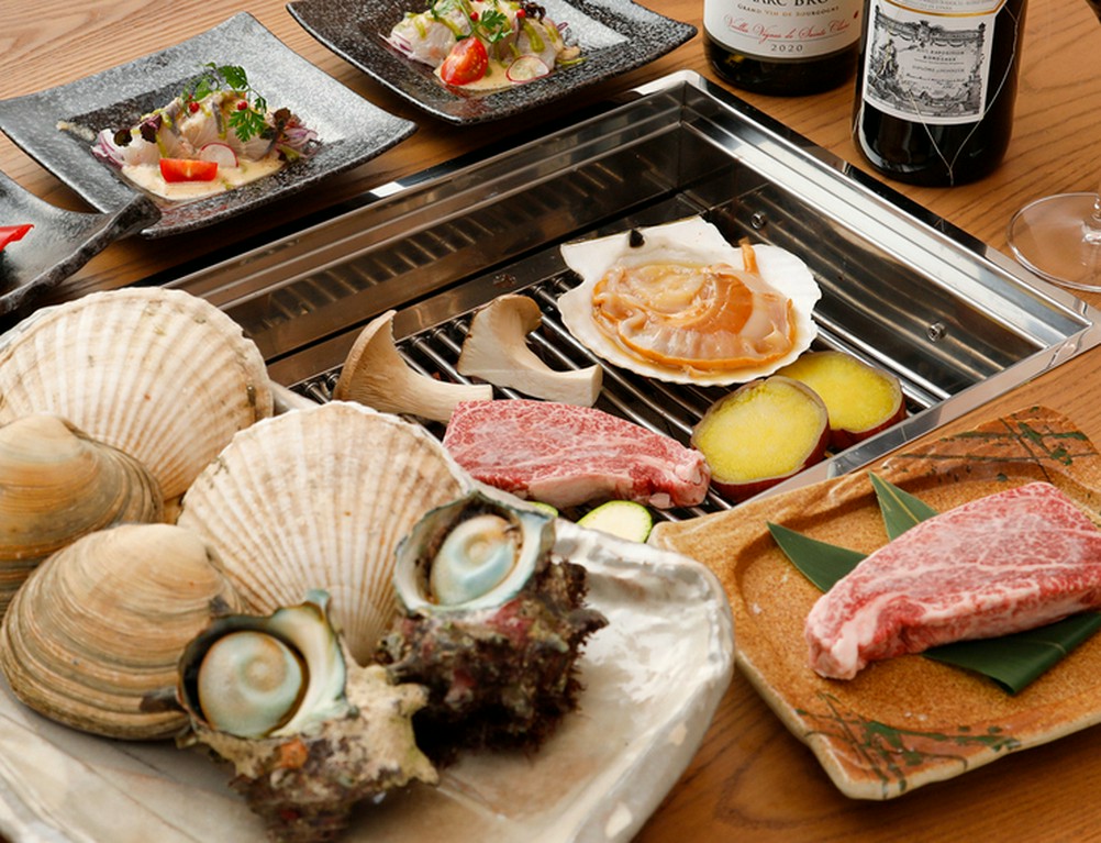 無煙ロースター付きのテーブル席がある「ガーデンエリア」