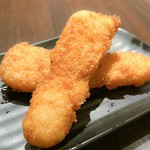 サクサクのチーズカツはお酒にもぴったり♪

