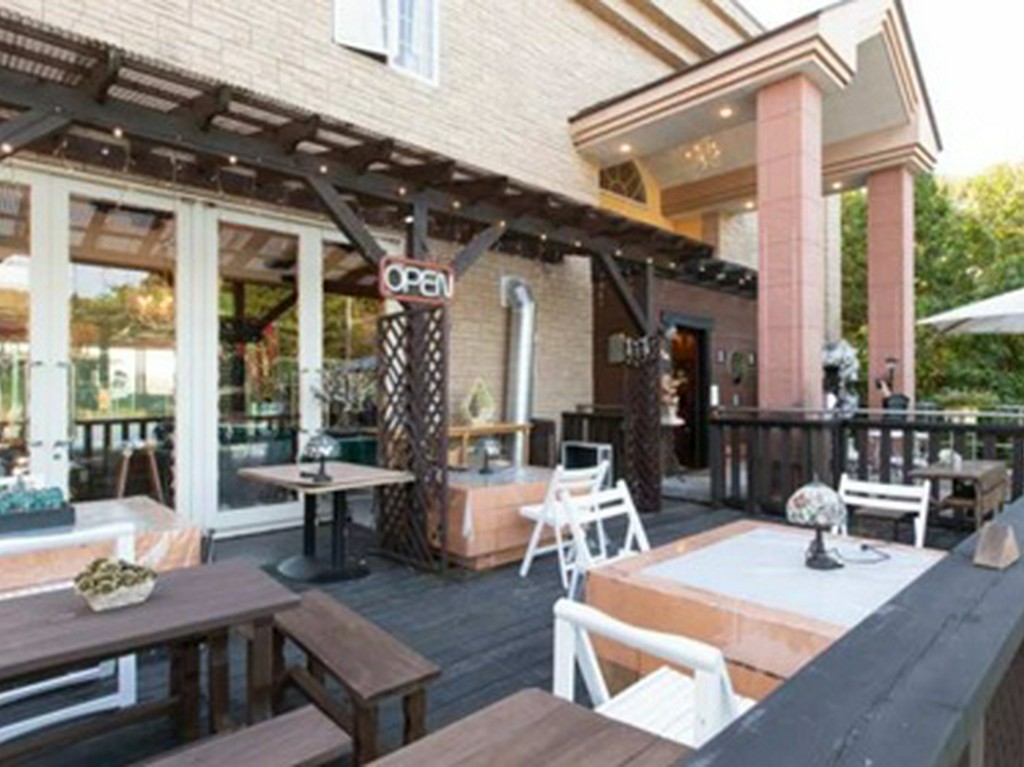 今日は愛犬も一緒にお出かけ。テラス席は同伴OK