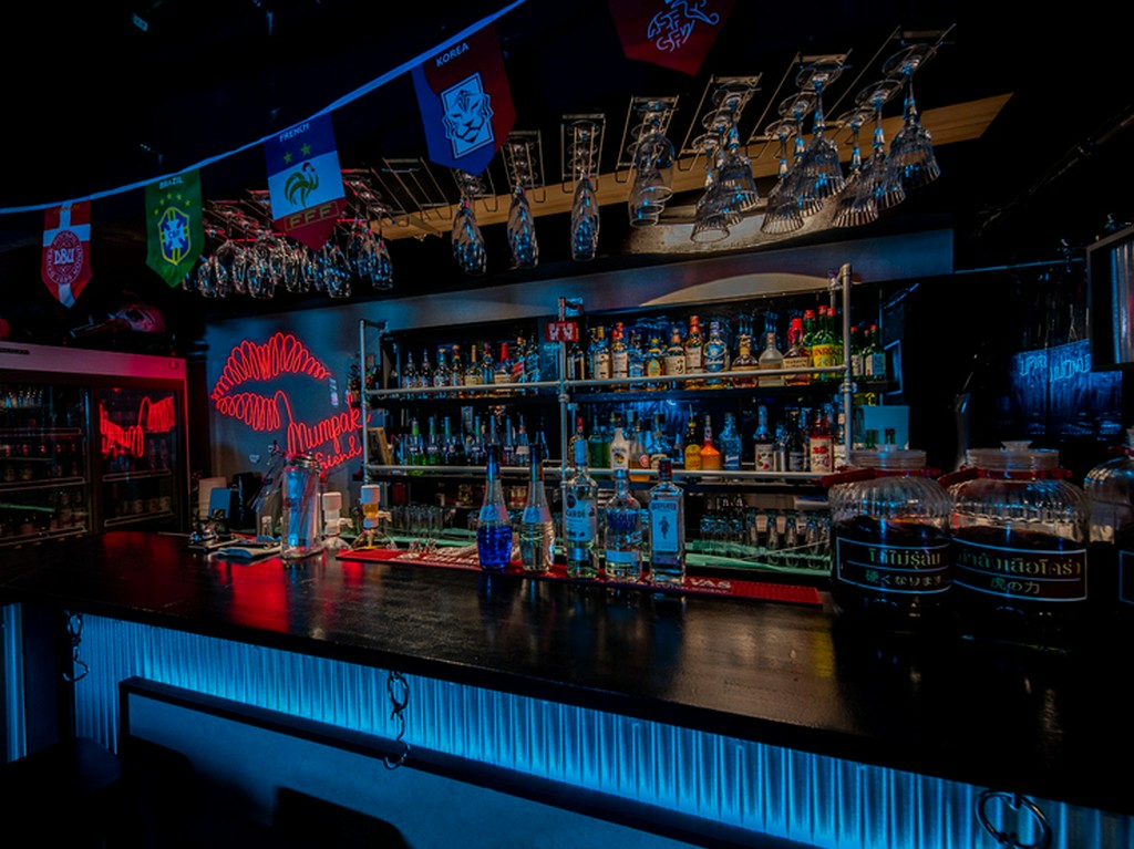 一人で退屈しているような夜は、ぜひ訪れてみてください