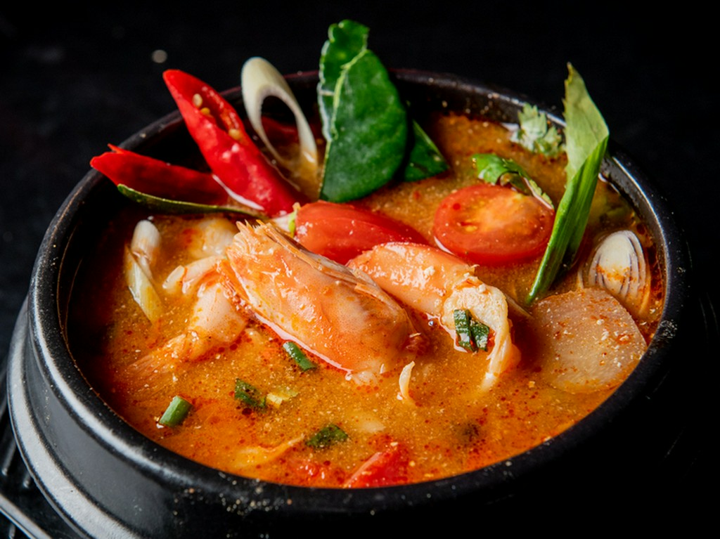 世界三大スープの一つに挙がる、辛くて酸っぱい『トムヤムクン』