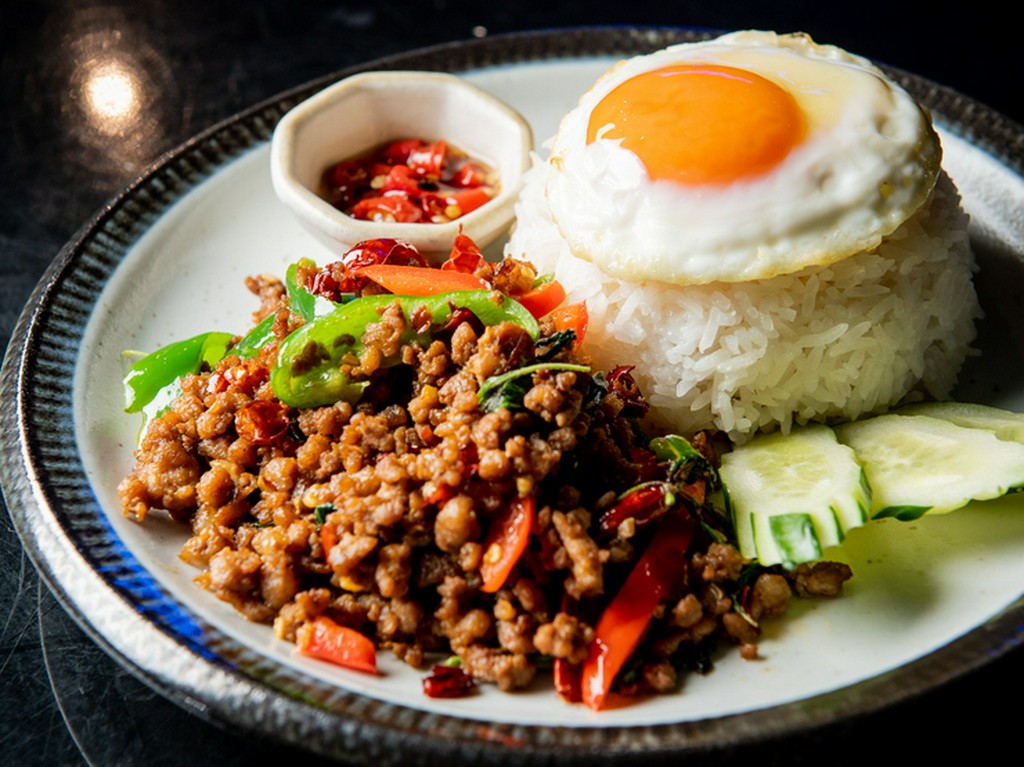 タイの定番メニュー。独特な香りと味がおいしい『ガパオライス』