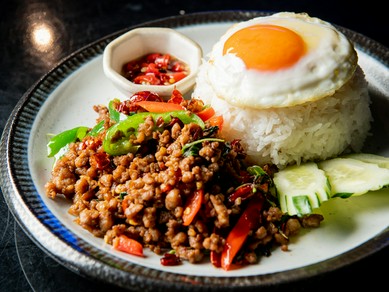 タイの定番メニュー。独特な香りと味がおいしい『ガパオライス』