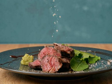 チーズプラス厳選の赤身ステーキ