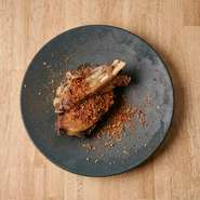 柔らかさにびっくり！
醤油ダレでグツグツ煮込みました！ザクザクスパイスをたっぷりと