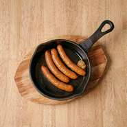 結構辛いね、アッツアツピリ辛ソーセージ！