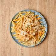 レッドチェダーとグラナパダーノチーズで味がさね。