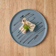 香ばしくローストしたナッツとチョコをふんだんに使用したアイスケーキでさっぱりと！