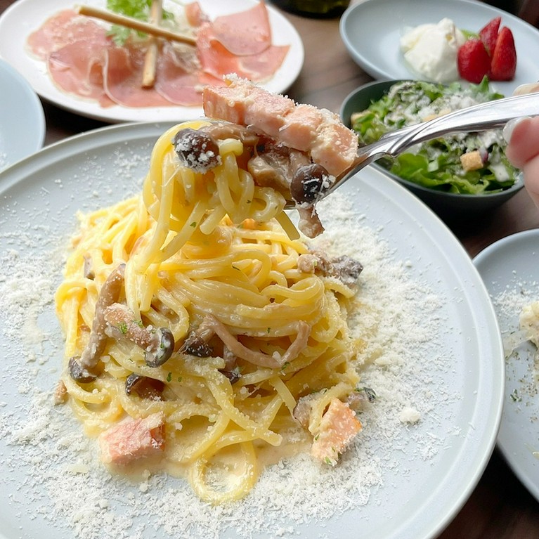 ＜ランチ限定＞『自家製パン食べ放題付き』淡路麺業生パスタセット（スープ・サラダ付）